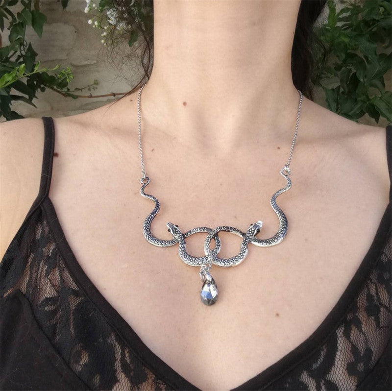 Collier enchevêtrement de serpent