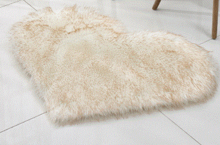 Tapis moelleux en forme de coeur