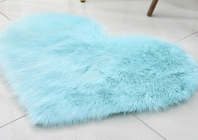 Tapis moelleux en forme de coeur