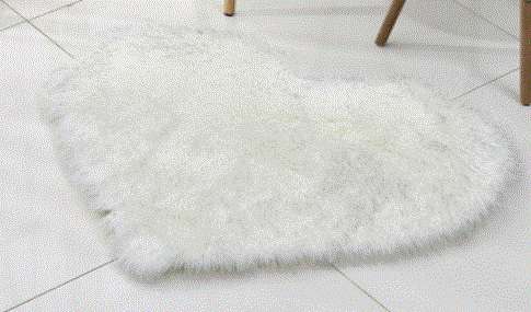 Tapis moelleux en forme de coeur