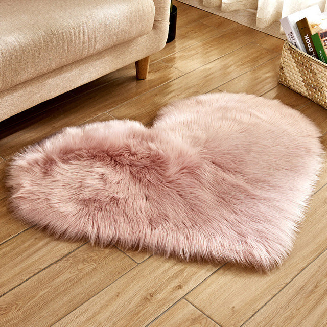 Tapis moelleux en forme de coeur